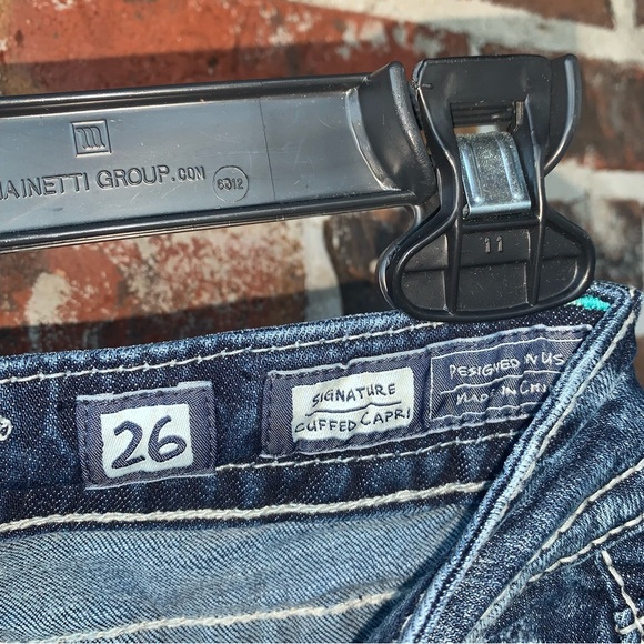 Miss Me Signature Cuffed Capri Floral Pocket Desgin - Picture 8 of 11